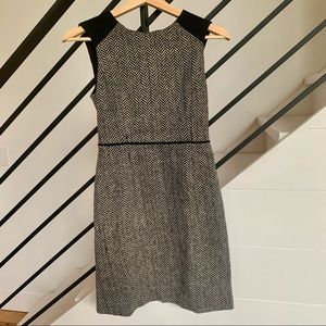 SOLD: BANANA REPUBLIC Sloan Sheath Dress // Size 00 // Petite